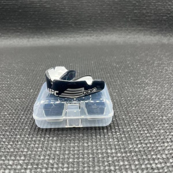 Капа для боксу одностороння Opro Instant Custom-Fit UFC доросла (вік 11+) сіро-чорна Instan_Silver/Black фото