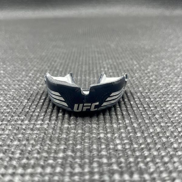 Капа для боксу одностороння Opro Instant Custom-Fit UFC доросла (вік 11+) сіро-чорна Instan_Silver/Black фото