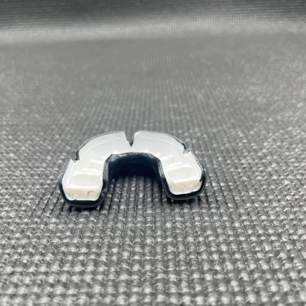 Капа для боксу одностороння Opro Instant Custom-Fit UFC доросла (вік 11+) сіро-чорна Instan_Silver/Black фото