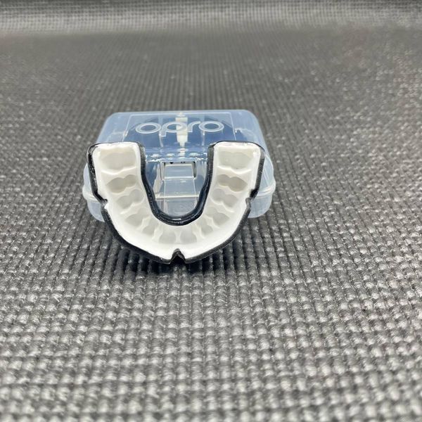 Капа для боксу одностороння Opro Instant Custom-Fit UFC доросла (вік 11+) сіро-чорна Instan_Silver/Black фото